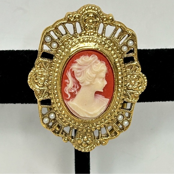 1928 Scarf Clip Cameo Gold Tone and Tiny Faux Pearls - Picture 5 of 8